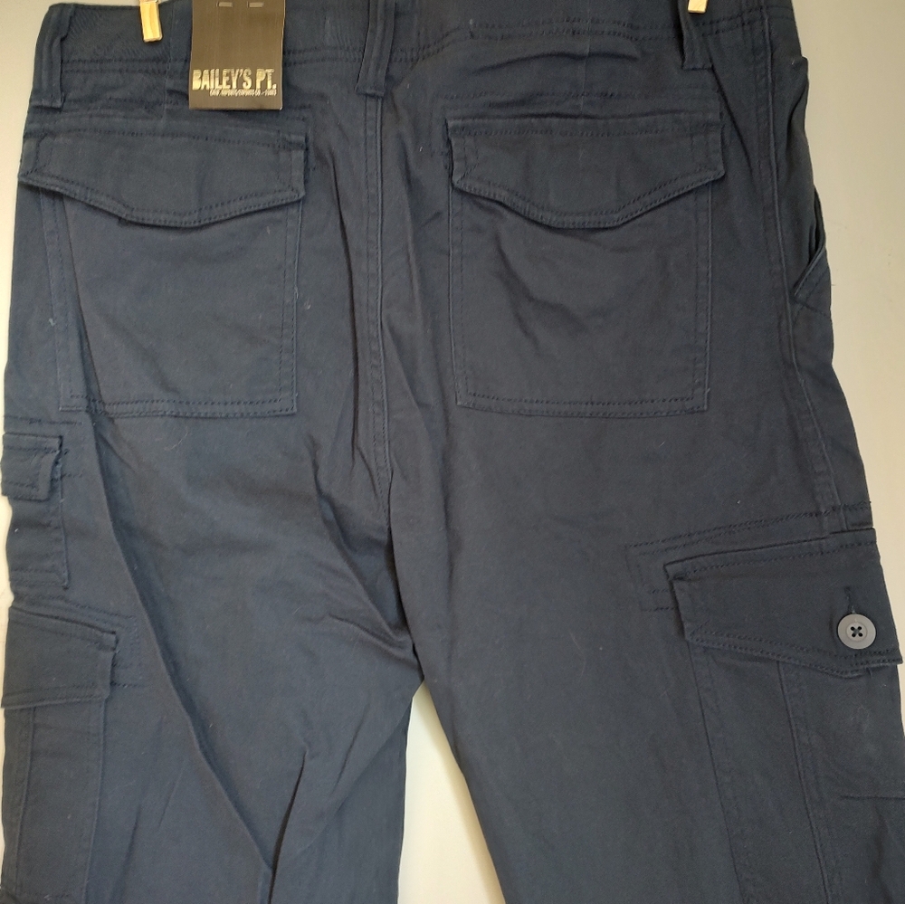 Bailey's PT. Flex-Fit Cargo Shorts - Picture 3 of 9